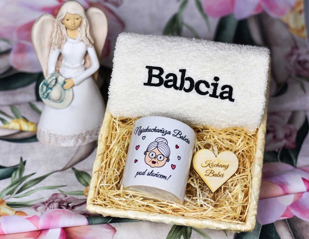prezent świąteczny dla babci co wręczyć